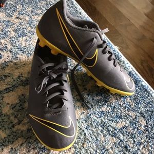 Nike Soccer ⚽️ cleats -size 4 youth